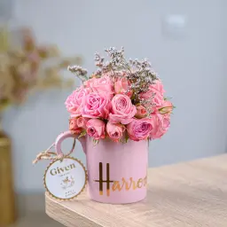 كوب هارودز مع تنسيق الورد